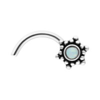 Piercing nasal de plata de acero quirúrgico con ópalo blanco sobre fondo blanco