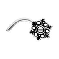 Piercing nasal plateado en forma de Mandala de acero quirúrgico 316L, sobre fondo blanco