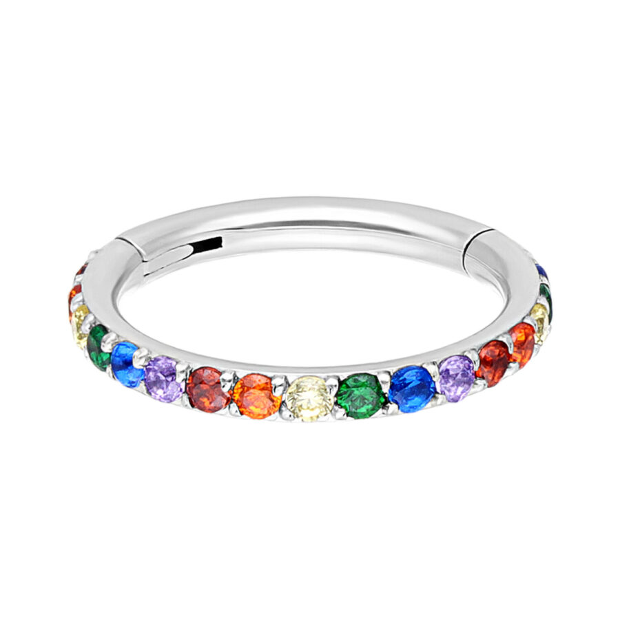 Anillo Conch plateado con cristales arcoíris sobre fondo blanco