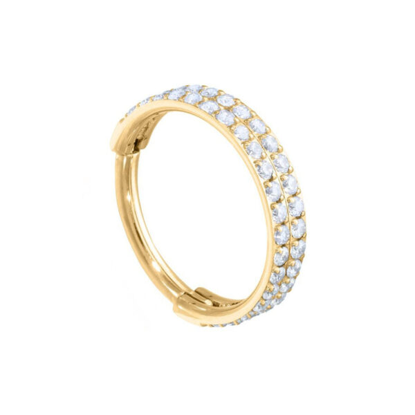 Anillo de piercing dorado con cristales claros, 10 mm de diámetro, fondo blanco