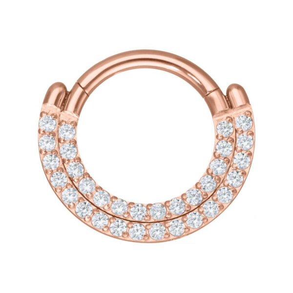 Anillo de piercing en oro rosado con dos filas de cristales sobre fondo blanco