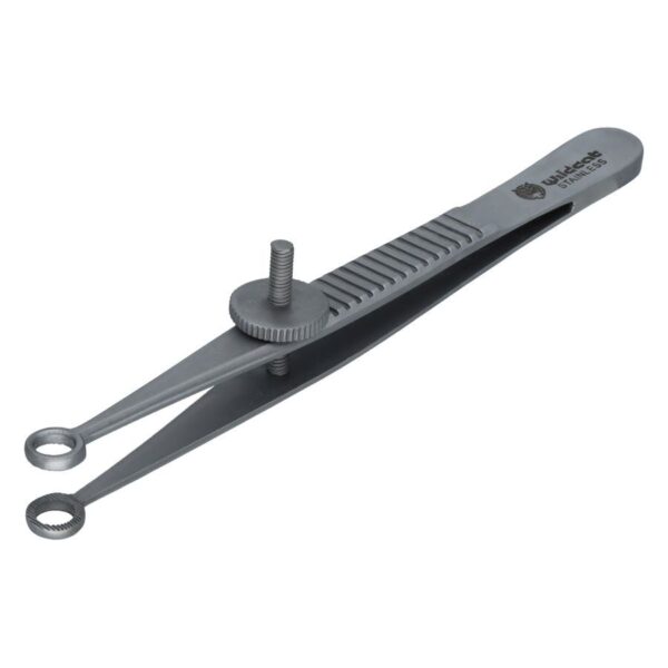 Pinza Chalazion gris de acero inoxidable sobre fondo blanco