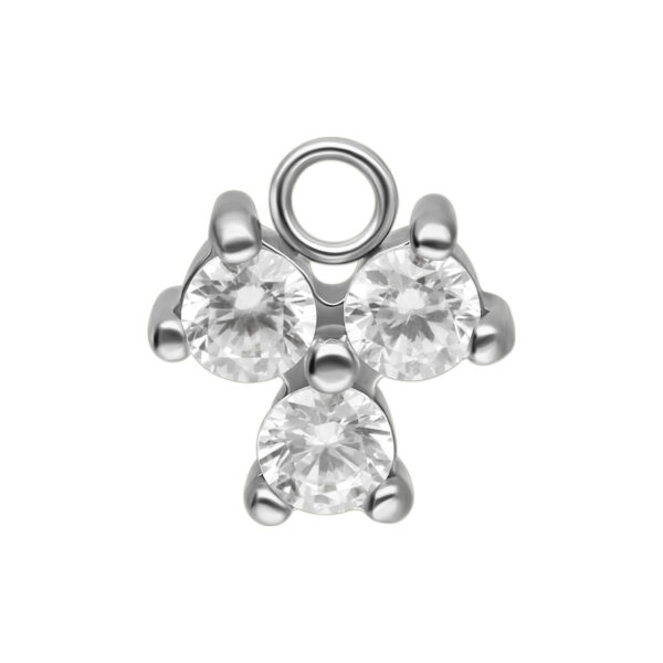 Colgante de cristal plateado con tres piedras brillantes sobre fondo blanco