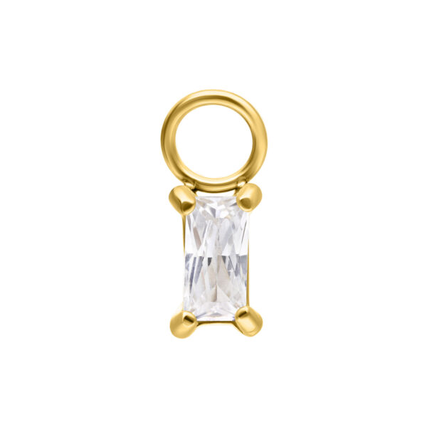Colgante de piercing dorado con cristal claro sobre fondo blanco