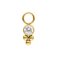 Colgante de piercing dorado con cristal sobre fondo blanco