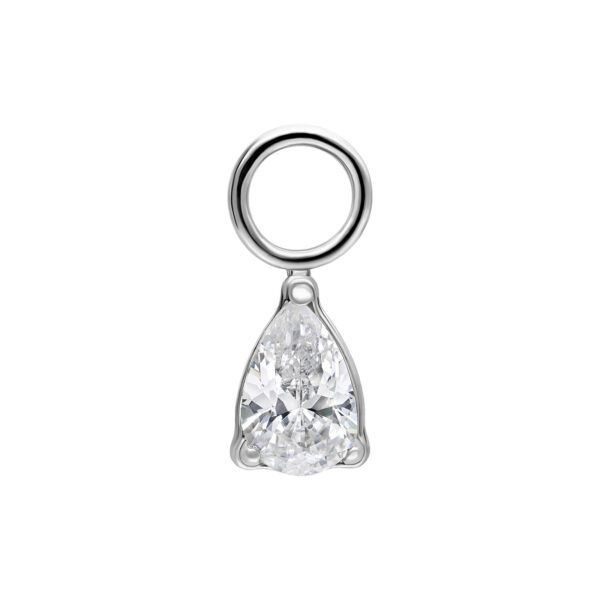 Colgante de gota de cristal plateado de acero quirúrgico sobre fondo blanco