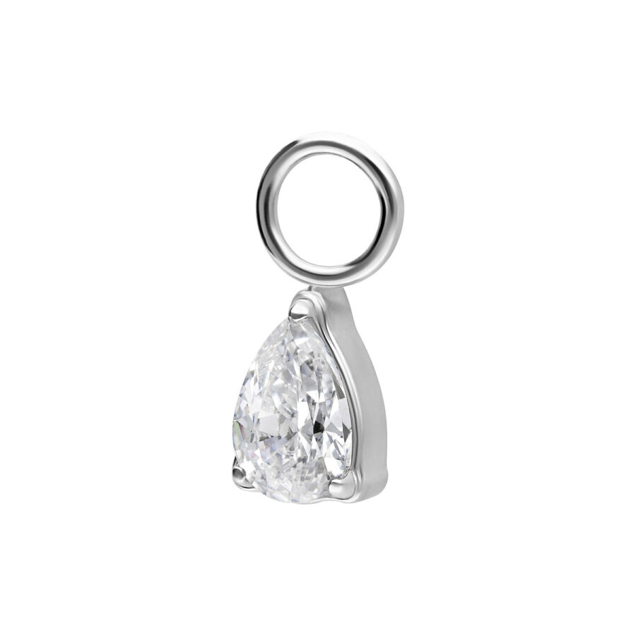 Colgante de piercing de gota de cristal plateado sobre fondo blanco