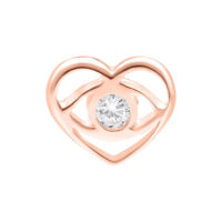 Accesorio de corazón en oro rosa con cristal claro sobre fondo blanco