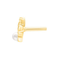 Ajuste de piercing dorado con perla sobre fondo blanco