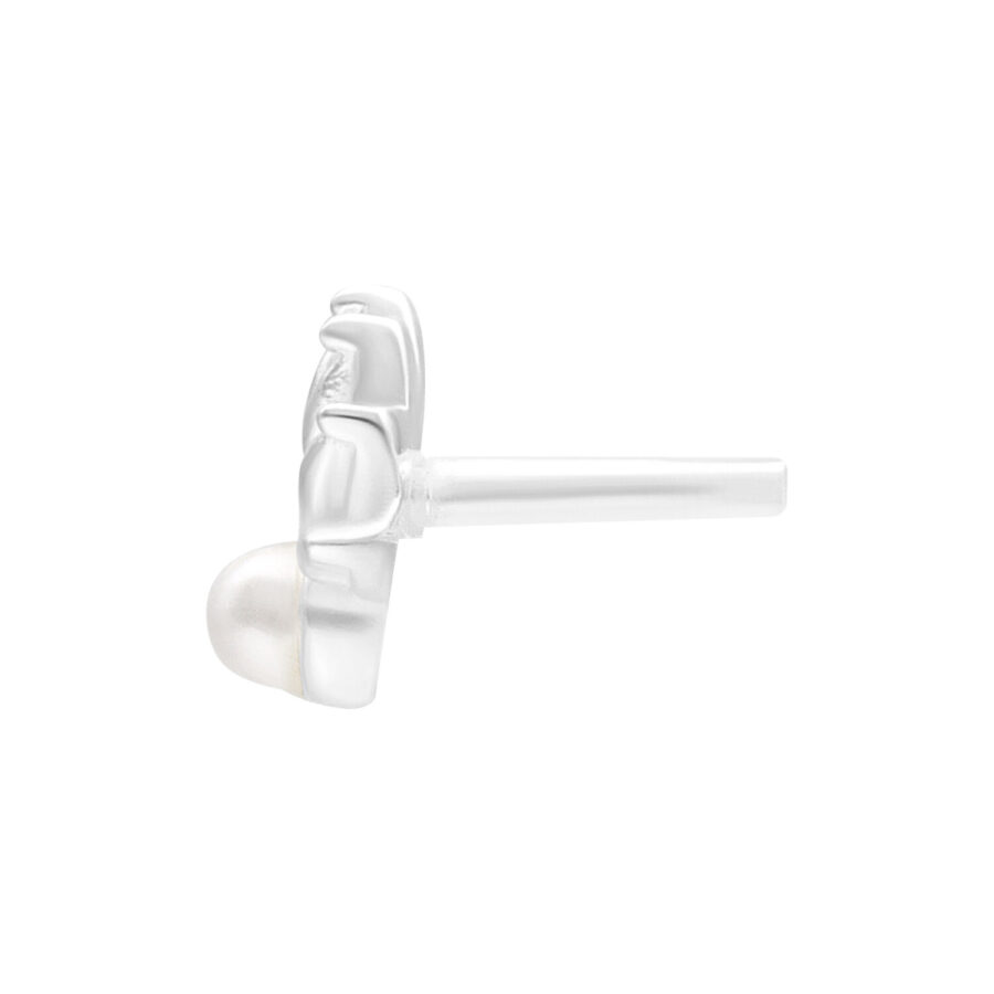 Ajuste plateado con perla para piercing Push Fit sobre fondo blanco