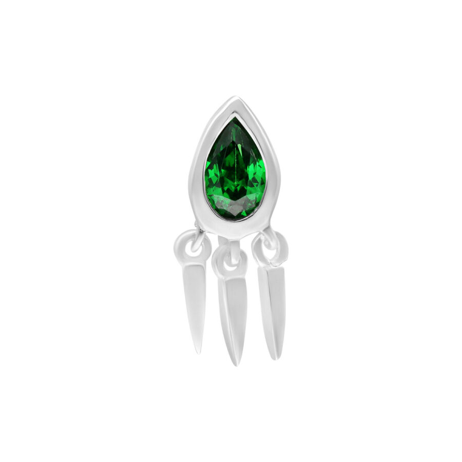 Accesorio de cristal verde esmeralda de plata con tres colgantes sobre fondo blanco
