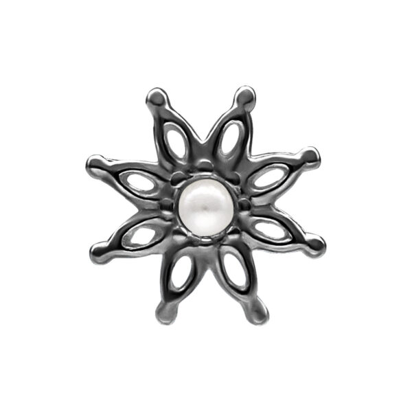 Adorno Bloom negro de plata con perla central sobre fondo blanco