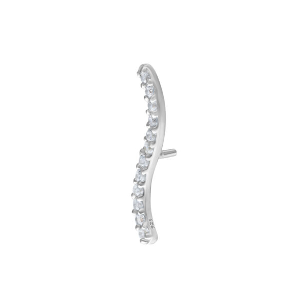 Ajuste de piercing plateado con cristales claros sobre fondo blanco