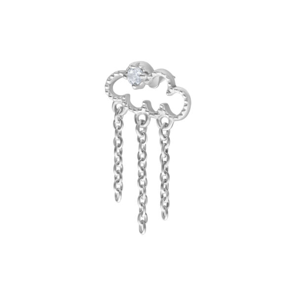 Adorno de metal plateado en forma de nube con cadenas y cristal sobre fondo blanco