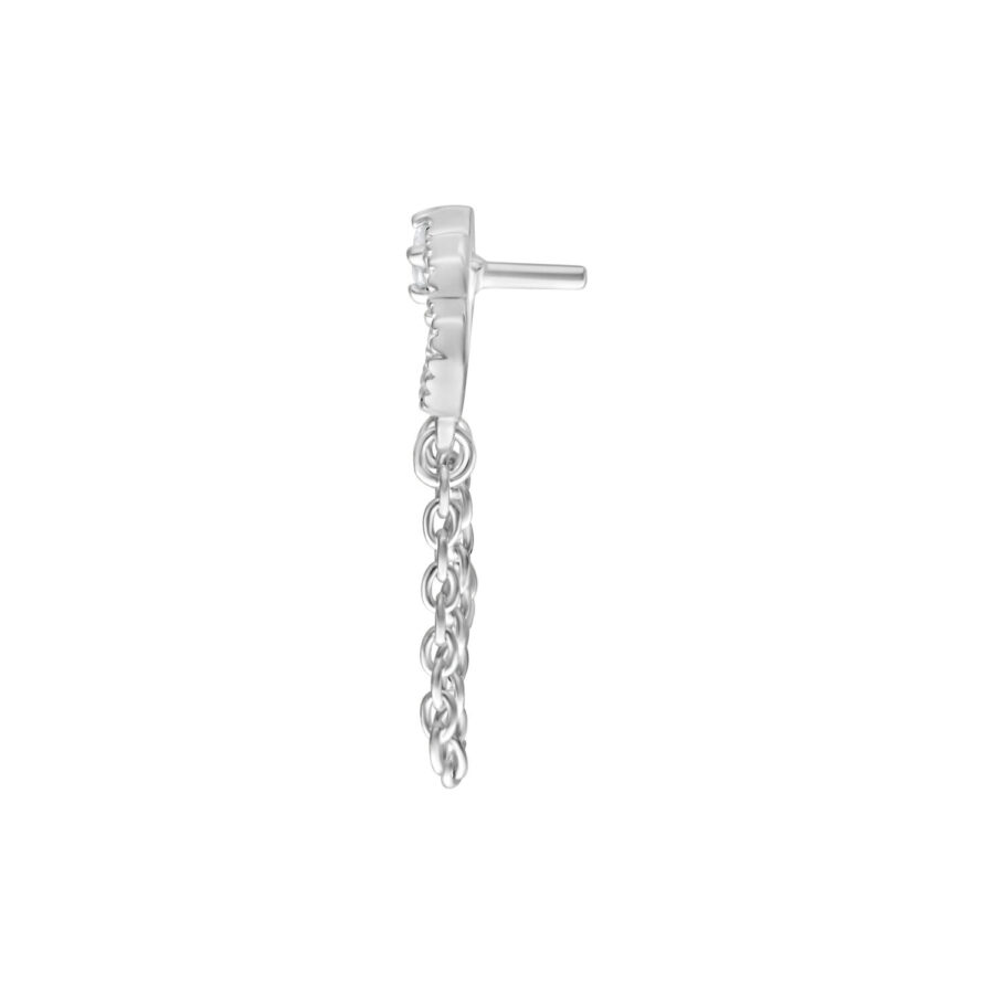 Accesorio plateado para piercings Push Fit con colgante de cadena sobre fondo blanco