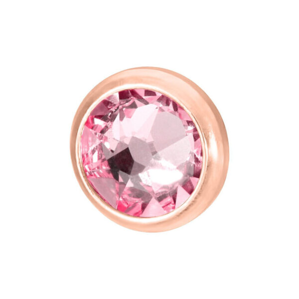 Extremo de cristal rosa, 3mm, en montura de oro rosa sobre fondo blanco