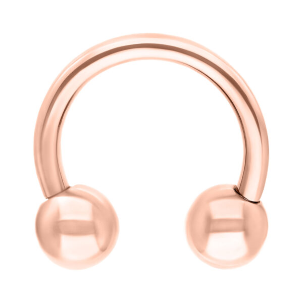 Circular Barbell de titanio en oro rosa sobre fondo blanco
