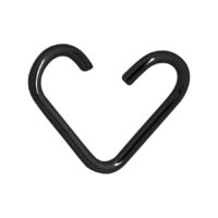 Anillo de piercing negro con forma de corazón de acero quirúrgico sobre fondo blanco