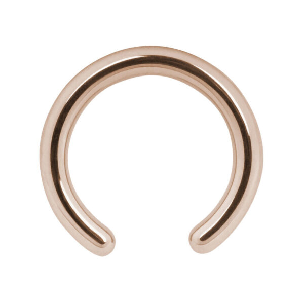 Anillo Clip In de Titanio en Oro Rosado sobre fondo blanco