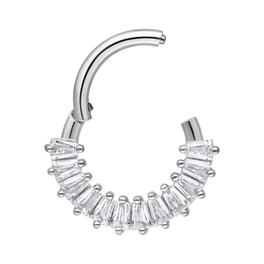 Septum Clicker plateado con cristales claros sobre fondo blanco