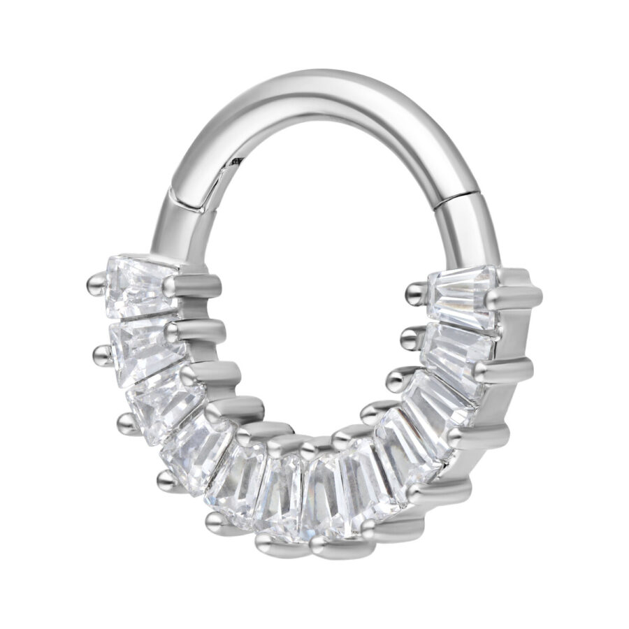 Septum Clicker plateado con cristales claros sobre fondo blanco