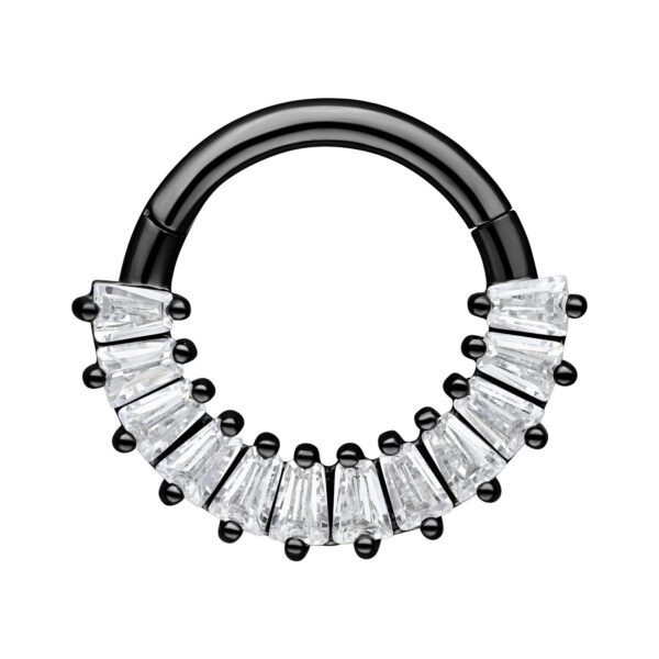 Septum Clicker negro de acero quirúrgico con cristales claros sobre fondo blanco