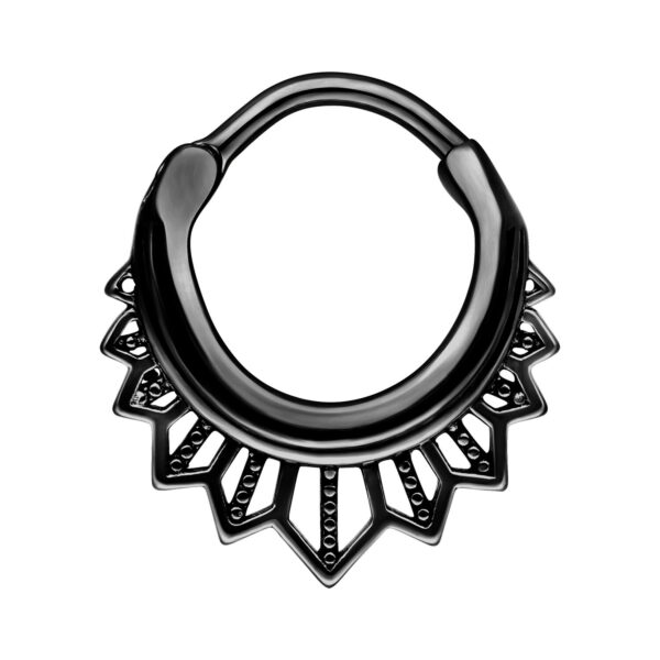 Clicker Septum Negro de acero quirúrgico con diseño delicado sobre fondo blanco