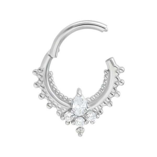 Oriental Drop Clicker de plata con cristales sobre fondo blanco