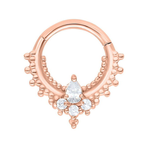Anillo de piercing en rosado dorado con decoración de cristales sobre fondo blanco