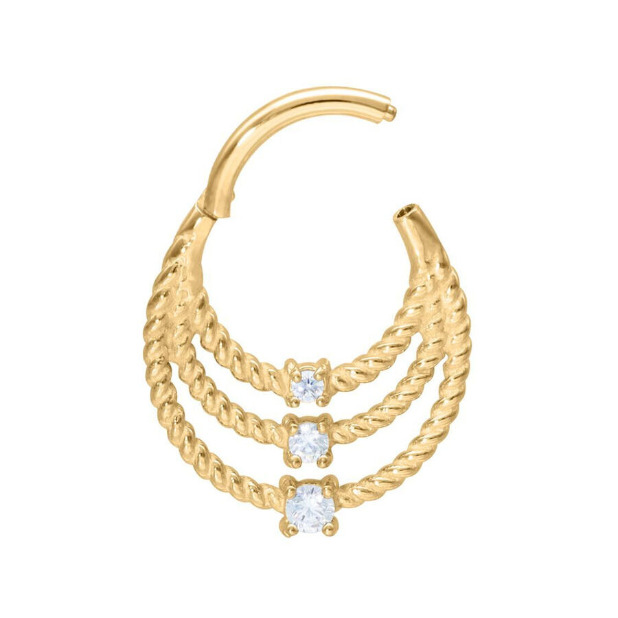 Clicker de septum dorado con tres anillos retorcidos y cristales claros sobre fondo blanco