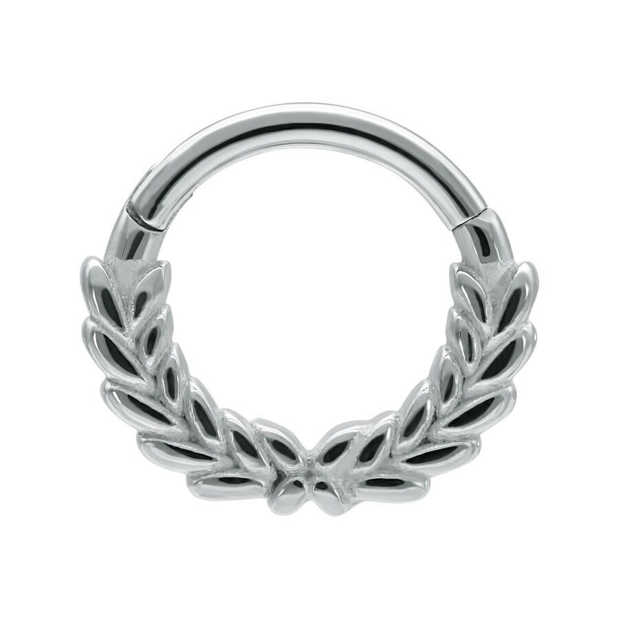 Anillo de Piercing Clicker de Corona Plateada sobre fondo blanco