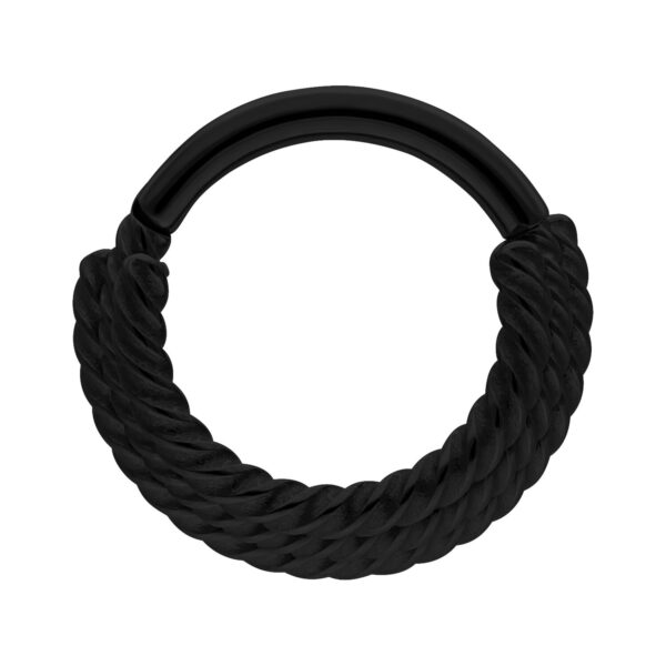 Clicker para septum negro con tres cuerdas torcidas sobre fondo blanco