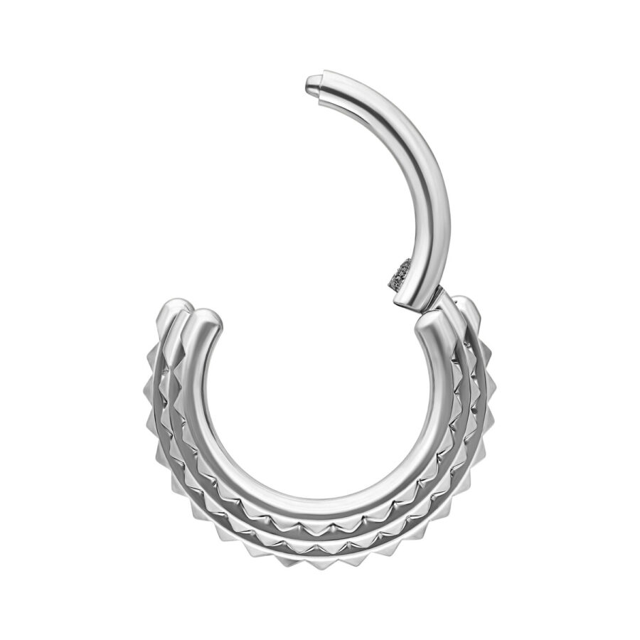 Clicker para Septum Triple Spike Plateado sobre fondo blanco