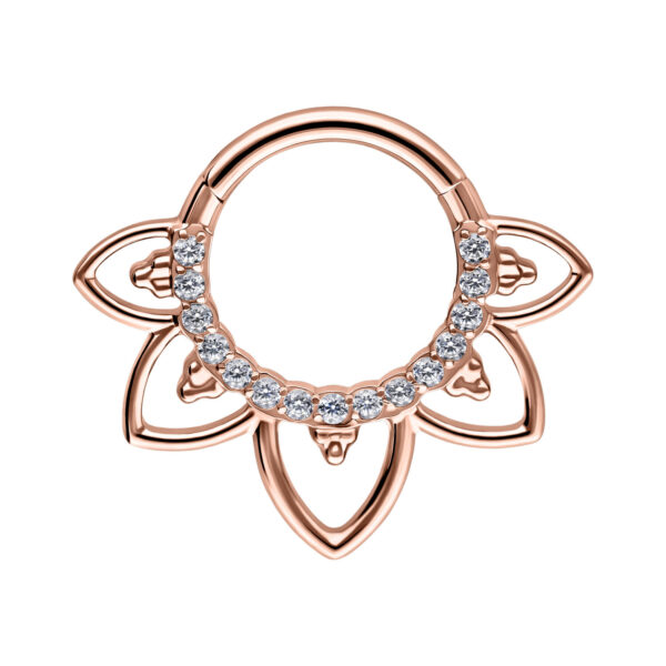 Clicker de septum en oro rosa con patrón de flores y cristales sobre fondo blanco