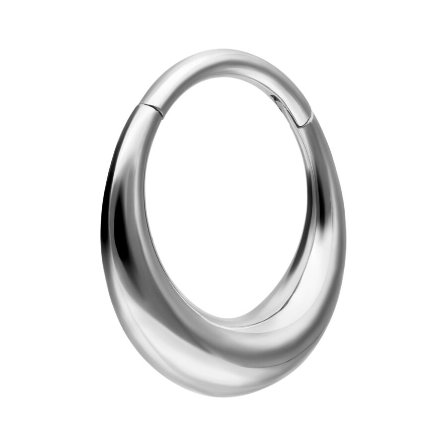 Chunky Septum Clicker plateado de acero quirúrgico con 10mm de diámetro sobre fondo blanco