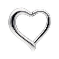 Anillo de piercing en forma de corazón plateado de acero quirúrgico Anillo de corazón plateado de acero quirúrgico 316L sobre fondo blanco