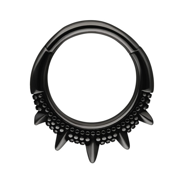 Anillo de piercing negro con picos sobre fondo blanco