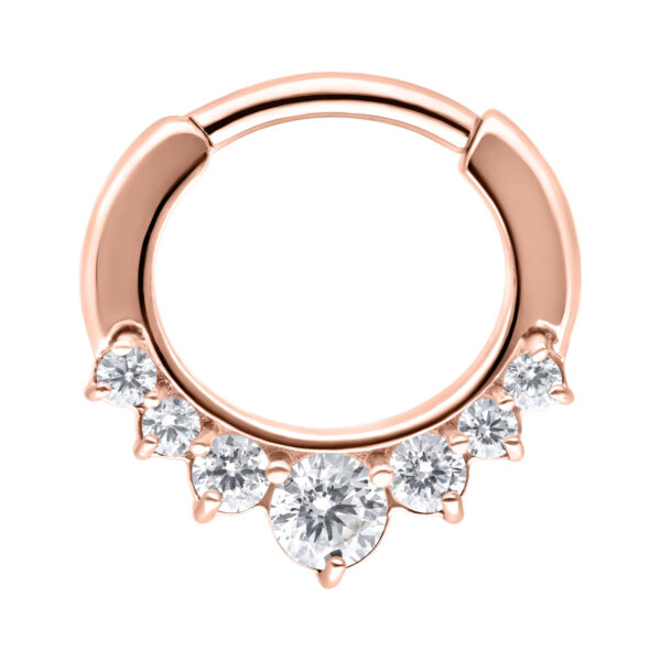 Septum Clicker de oro rosa con cristales claros sobre fondo blanco