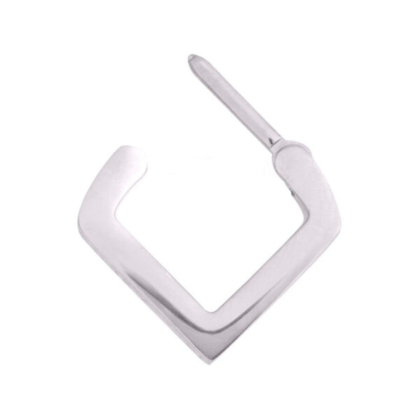 Clicker de Septum Triangular de Plata de acero quirúrgico sobre fondo blanco