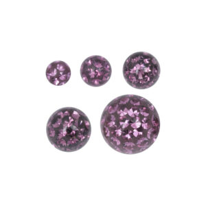 Cinco apliques de piercing color amatista sobre fondo blanco