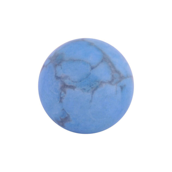 Bola de piercing de piedra turquesa con 6mm de diámetro sobre fondo blanco