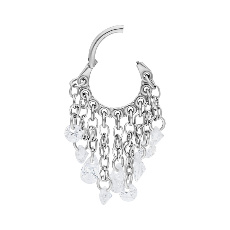 Anillo de piercing plateado con cristales claros colgantes sobre fondo blanco