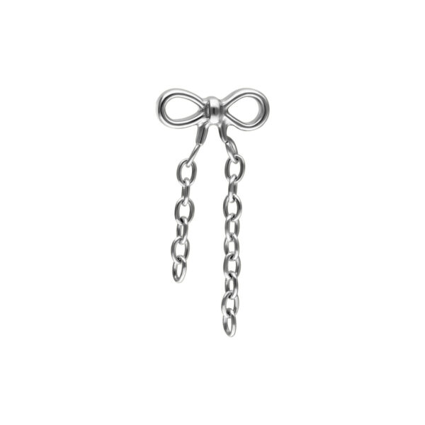 Colgante de titanio plateado en forma de lazo con cadenas colgantes, sobre fondo blanco