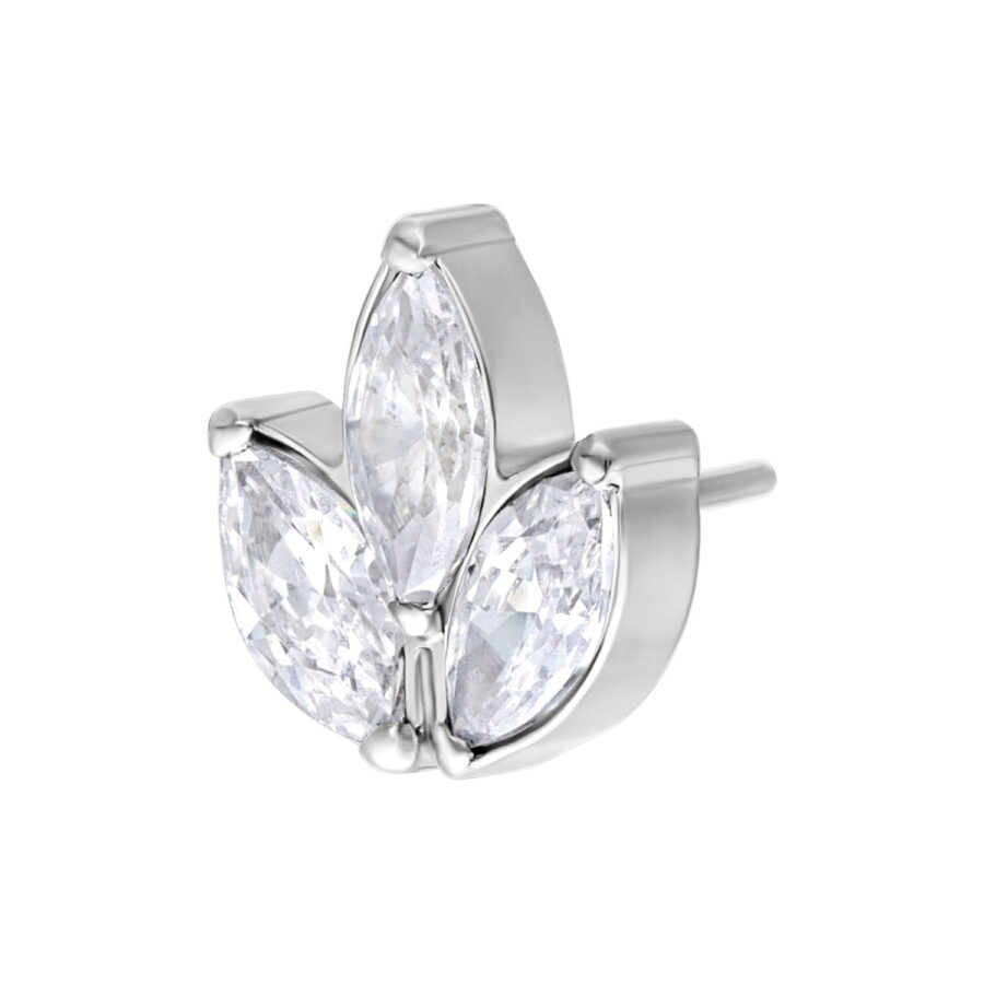 Ajuste de piercing plateado con piedras ovaladas cristalinas sobre fondo blanco
