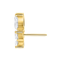 Accesorio Push de Oro con Cristal Accesorio de metal dorado para piercing con cristal claro sobre fondo blanco