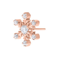 Accesorio de copo de nieve en roségold con cristales claros sobre fondo blanco