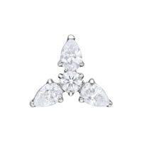 Ajuste Trinity Push Fit plateado Ajuste Trinity plateado con tres cristales claros sobre fondo blanco