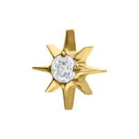 Ajuste de estrella dorada con cristal claro sobre fondo blanco