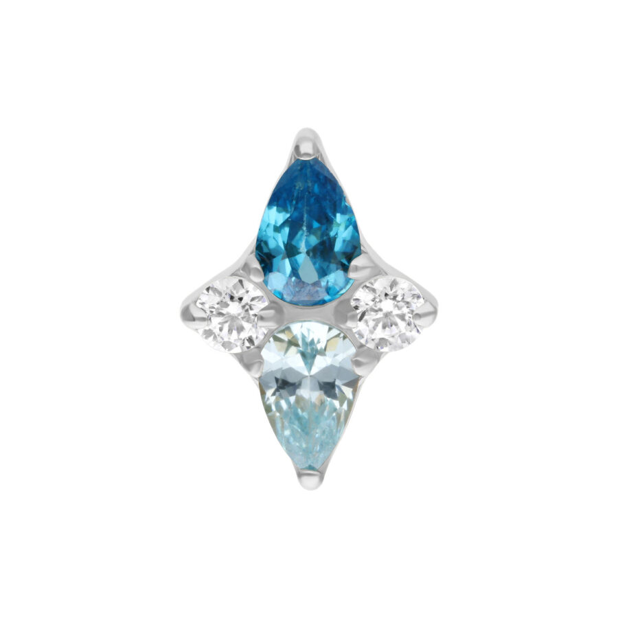 Accesorio plateado con cristal turquesa, sobre fondo blanco