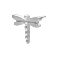 Aplique de libélula plateado de titanio sobre fondo blanco